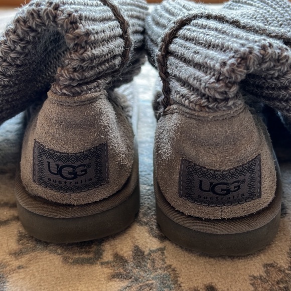Grey Knit Uggs - Picture 4 of 5